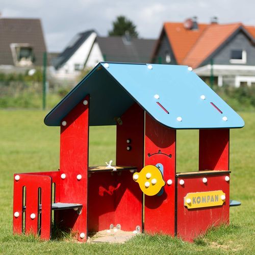 Outdoor playhouse M7000 KOMPAN floormounted