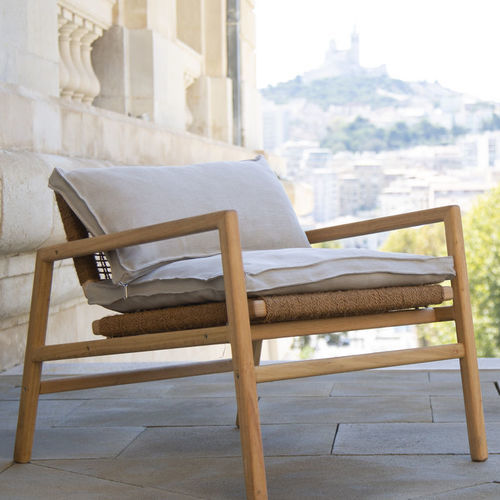 Contemporary lounge chair - 1.00.00 - MDT-TEX - wooden / eucalyptus / cushion