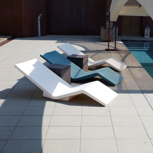 contemporary sun lounger - SERRALUNGA