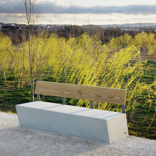 Contemporary public bench - ZUERA - Escofet - pine / concrete / metal
