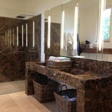 Natural stone wall cladding - Emperador - LUSOROCHAS NATURAL STONE - indoor / new support / contemporary