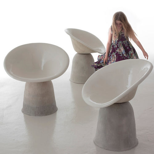 Original design armchair - MIDI - ImperfettoLab - fiberglass / black / beige