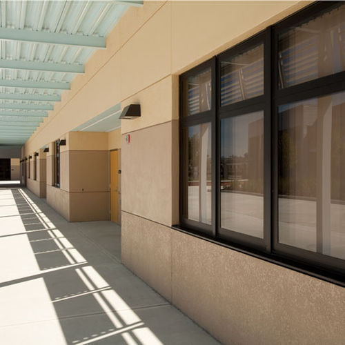 Aluminum window - SERIES 2600 (NON-THERMAL) | SERIES 2700 (THERMAL) - EFCO - casement / for commercial buildings