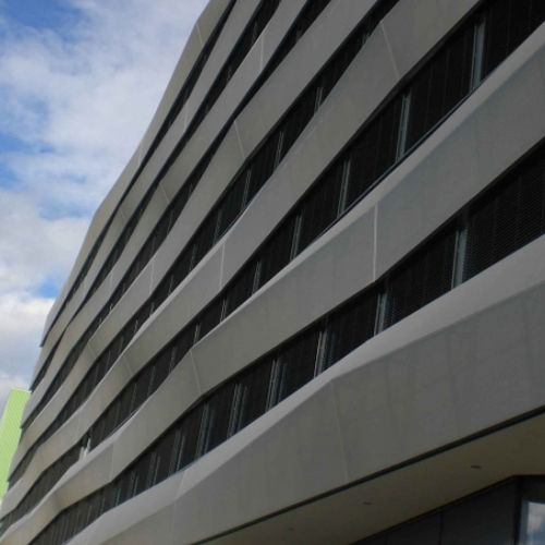 Mesh cladding - FRONTSIDE SAFE P 35 - Serge Ferrari ARCHITECTURE ...