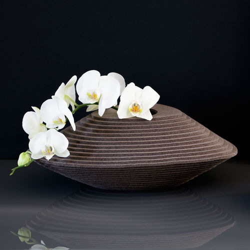 Contemporary vase - Zaha - Hey Sign - glass / felt / black