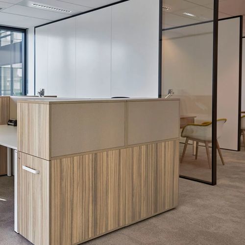 Low filing cabinet - CUBE_S BOX - Bene GmbH - melamine / glass / with sliding door