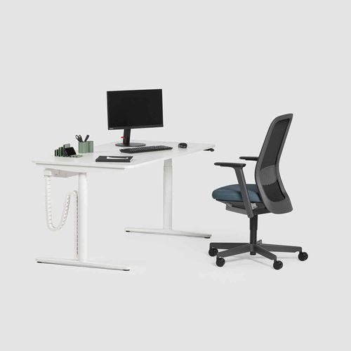Free-standing desk - LEVEL PURE LIFT - Bene GmbH - contemporary / wood veneer / melamine