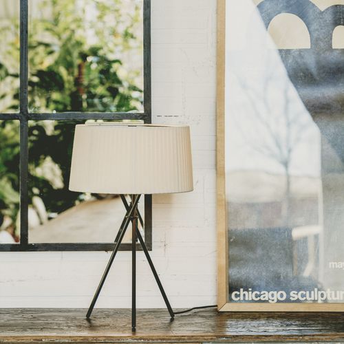 Table lamp - TRÍPODE  - Santa & Cole - floor-standing / metal / fabric