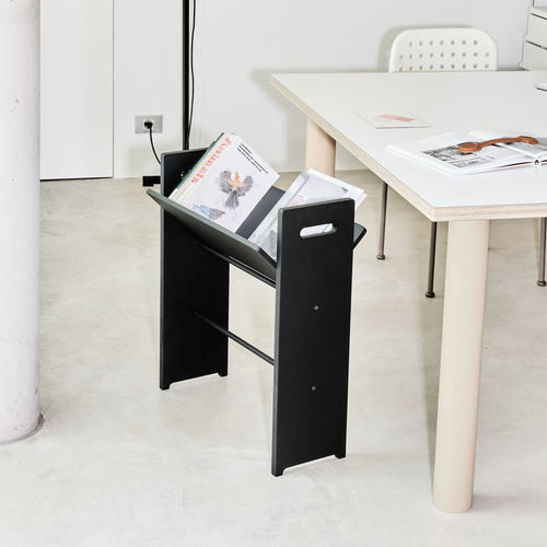 Free-standing bookcase - SILO - Santa & Cole - low / contemporary / lacquered MDF