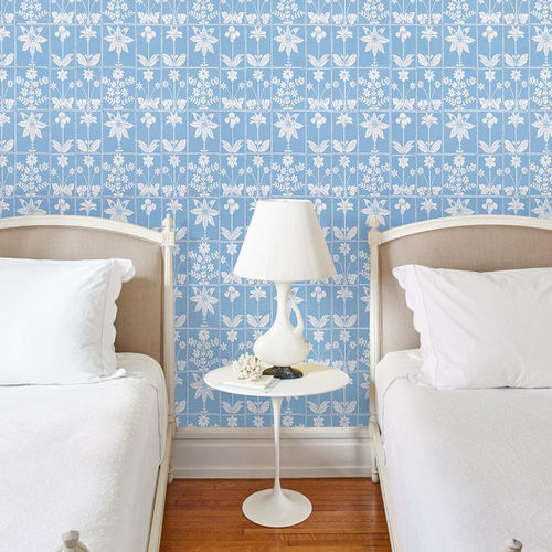 Contemporary wallpaper - GEORGIA WILDFLOWERS - F. SCHUMACHER & CO. - floral pattern / tile look / white