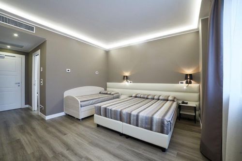 Contemporary hotel room furniture set - Camerano (AN) - MOBILSPAZIO S.r.l