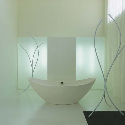 Oval bathtub - LAVASCA - Rapsel International Srl - free-standing / resin / white