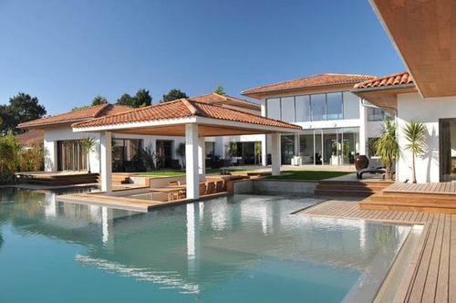 Outdoor swimming pool - BIARRITZ - PISCINES CARRE BLEU - in-ground / concrete / perimeter overflow