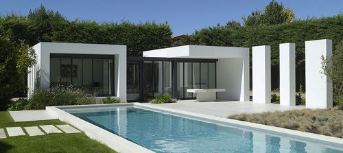 Lap swimming pool - CONTEMPORAIN - PISCINES CARRE BLEU - outdoor / in-ground / concrete