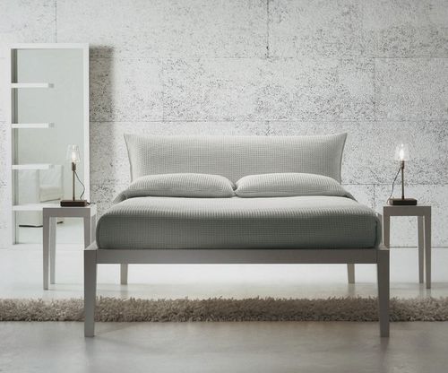 Double bed - MOHELI  - CASAMANIA HORM - contemporary / with upholstered headboard / lacquered