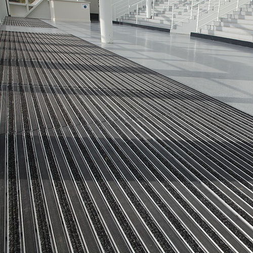 Public building entrance mat - PLAZA 542 SRG - emco Bautechnik GmbH - rubber / polypropylene / aluminum
