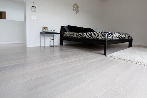 Engineered parquet floor - GHOST WHITENEND OAK - CORA'DOMENICO & FIGLI - oak / varnished / glued