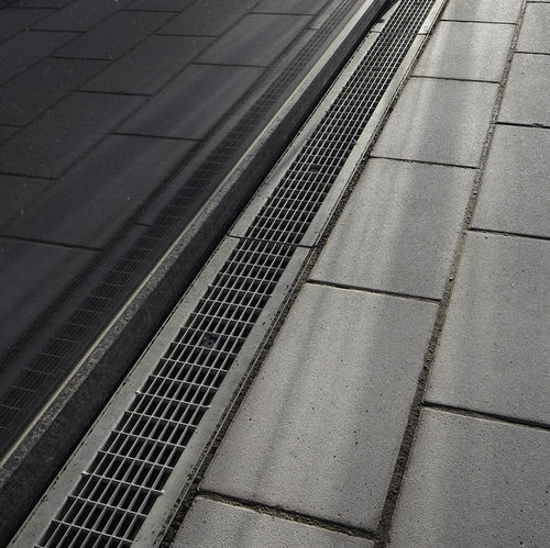 Drainage channel with grating - RECYFIX PLUS - HAURATON - polypropylene / galvanised steel grate / iron grate