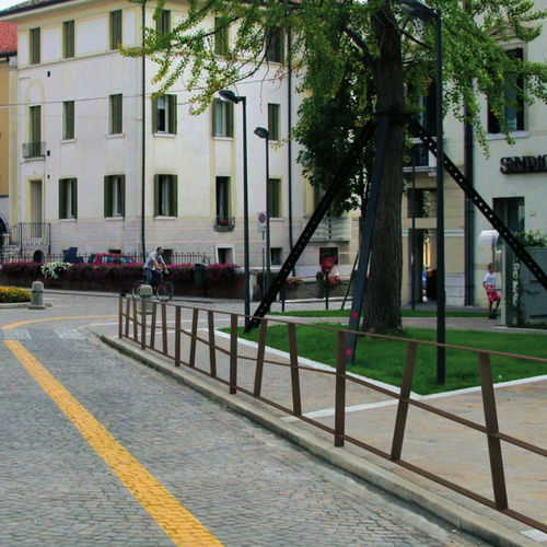 Protective barrier - ROUTE - METALCO - fixed / steel / for public spaces