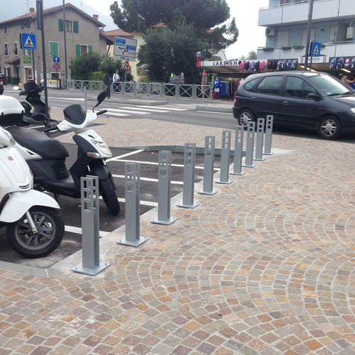 Floor-mounted bike rack - FILM - LAB23 - original design / for public space / galvanised steel