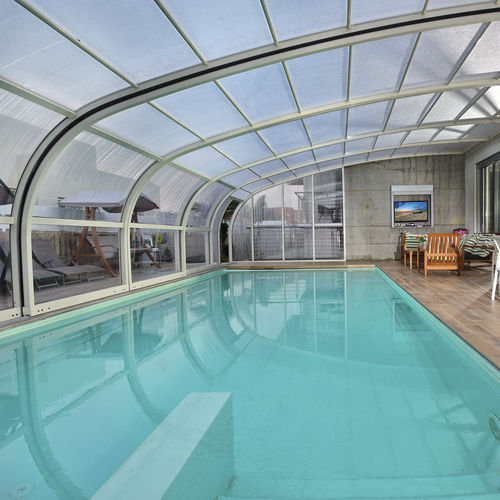 Wall swimming pool enclosure - VLT ADOSADA TELESCÓPICA  - VEGAMETAL - telescopic / aluminum / polycarbonate