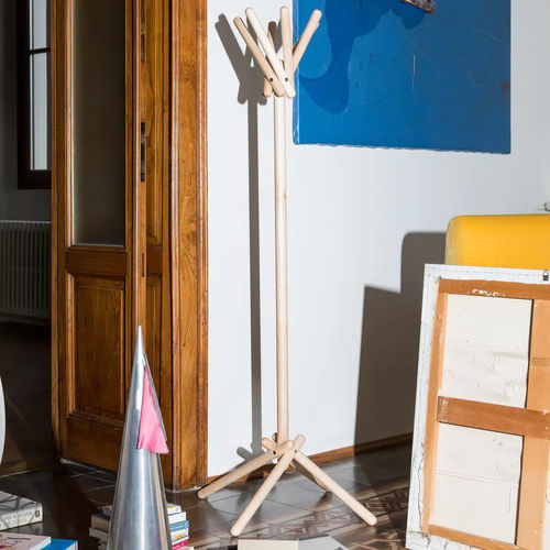 Floor coat rack - Broomstick Uno - Campeggi - contemporary / maple / blue