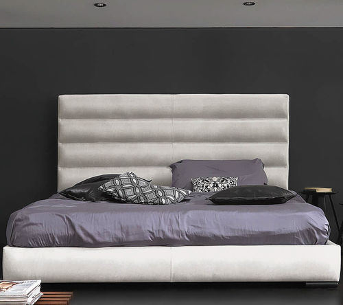 Double bed - WAFER NIGHT - Gamma Arredamenti International - contemporary / upholstered / with upholstered headboard
