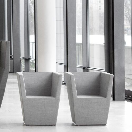 Contemporary armchair - AREA - Lammhults Möbel AB - leather / fabric / swivel