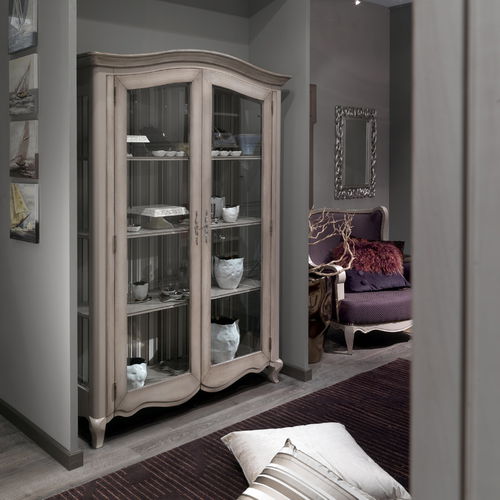 Traditional display case - ART. ET120 - Mobili Busatto - glass / lacquered wood