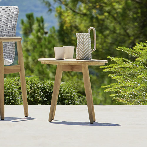 Contemporary side table - LAPIS - Varaschin - teak / teak base / round