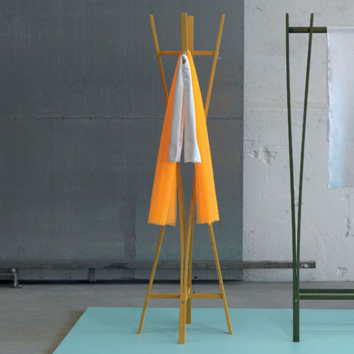 Floor coat rack - Tra - Zilio A&C - contemporary / beech / yellow