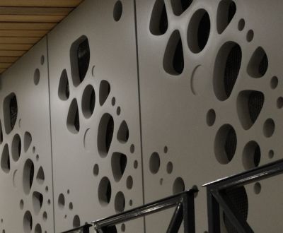 Wall-mounted decorative panel - Betsinor - concrete / perforated