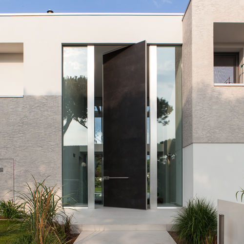 Entry door - SYNUA - Oikos Venezia - oak / laminate / pivoting