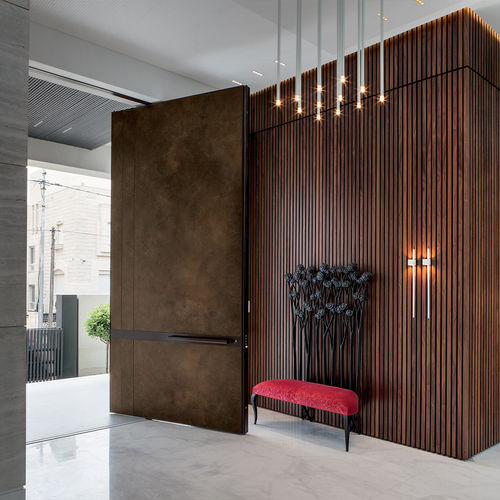 Entry door - SYNUA - Oikos Venezia - aluminum / COR-TEN® steel / pivoting