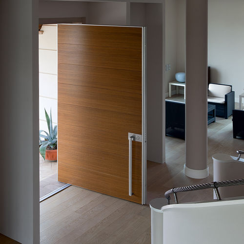 Exterior door - SYNUA - Oikos Venezia - teak / steel / pivoting