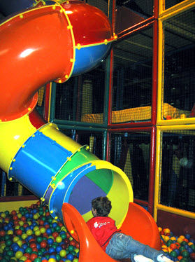Upright slide - TUBOS_ESPECIALES - Molder Disnova, S.L - for playground / tubular