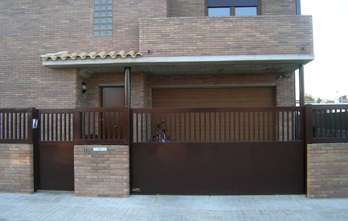 Sliding gate - Angel Mir – Portes Bisbal - aluminum / with bars / home