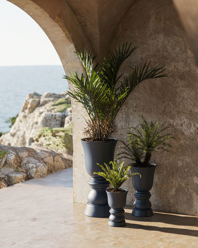 Rotomolded polyethylene plant pot - SUAVE  - VONDOM - home / by Marcel Wanders / for hotel
