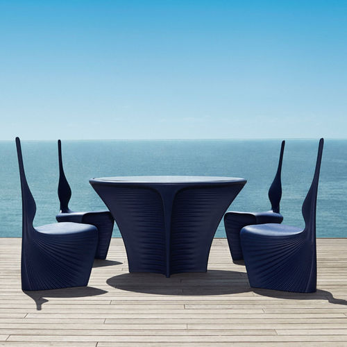Organic design table - BIOPHILIA   - VONDOM - rotomolded polyethylene / polyethylene base / round
