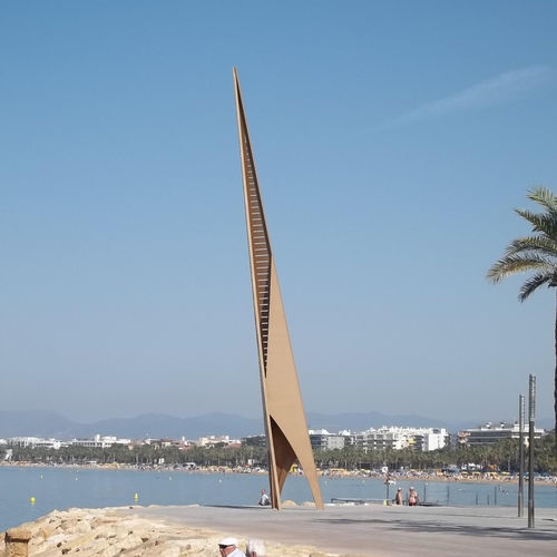 Iron sculpture - ELS PILONS - ESTEVA BARCELONA - outdoor / floor-mounted / for public space