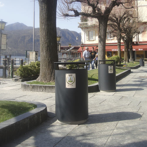 Public trash can - SIMPLE+ - Euroform K. Winkler GmbH - galvanised steel / with built-in ashtray / hooded