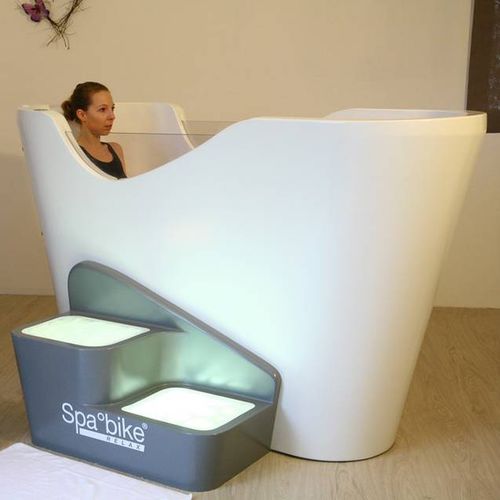 Oval bathtub - SPA°BIKE® RELAX - DYNAMIKA - free-standing / composite / deep