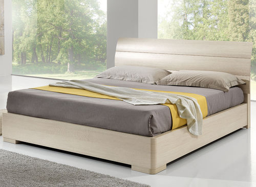 Double bed - LOIRA  - GIESSEGI - contemporary / with headboard / wooden