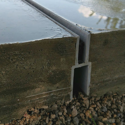Drainage channel with central slot - D-RAIN JOINT™ - BioMicrobics - plastic / aluminum grate / street