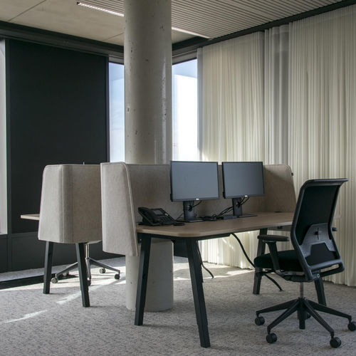 Desk mounted office divider - BUZZIWRAP - BuzziSpace - fabric / beige / gray