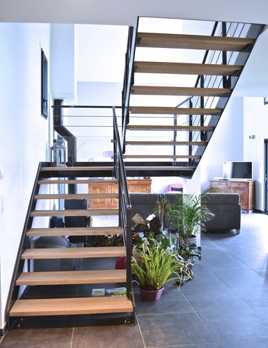 Half-turn staircase - ELITE ACIER BRUT VERNIS ET BOIS (CHENE) - Trescalini - wooden step / metal frame / contemporary