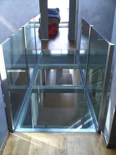 Stainless steel walkway - Trescalini - glass / interior / beam