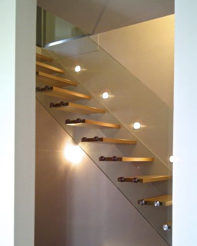 Straight staircase - SKYSTEP VERRE EXTRA CLAIR MARCHES BOIS - Trescalini - quarter-turn / wooden step / steel frame
