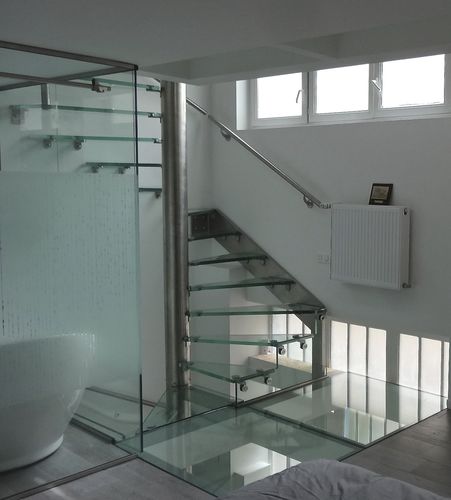 Square spiral staircase - PIVOT  - Trescalini - helical / glass step / stainless steel frame