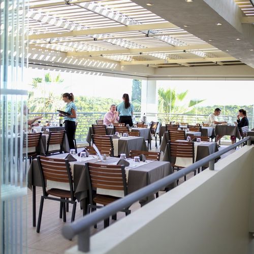 Wall-mounted pergola - COSPICON  SA - painted aluminum / with mobile slats / sun shade louvers